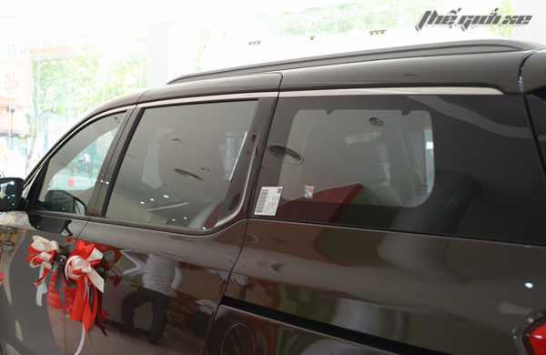 Hong xe Kia Sedona 2015